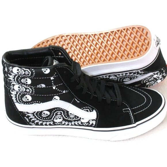 Vans Men's Sk8-Hi Bandana Skulls Black White Canvas Suede Skate shoes Sizes NIB - Picture 2 of 5